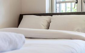 Stunning New 3 Bdr Duplex Wbalcony, East London