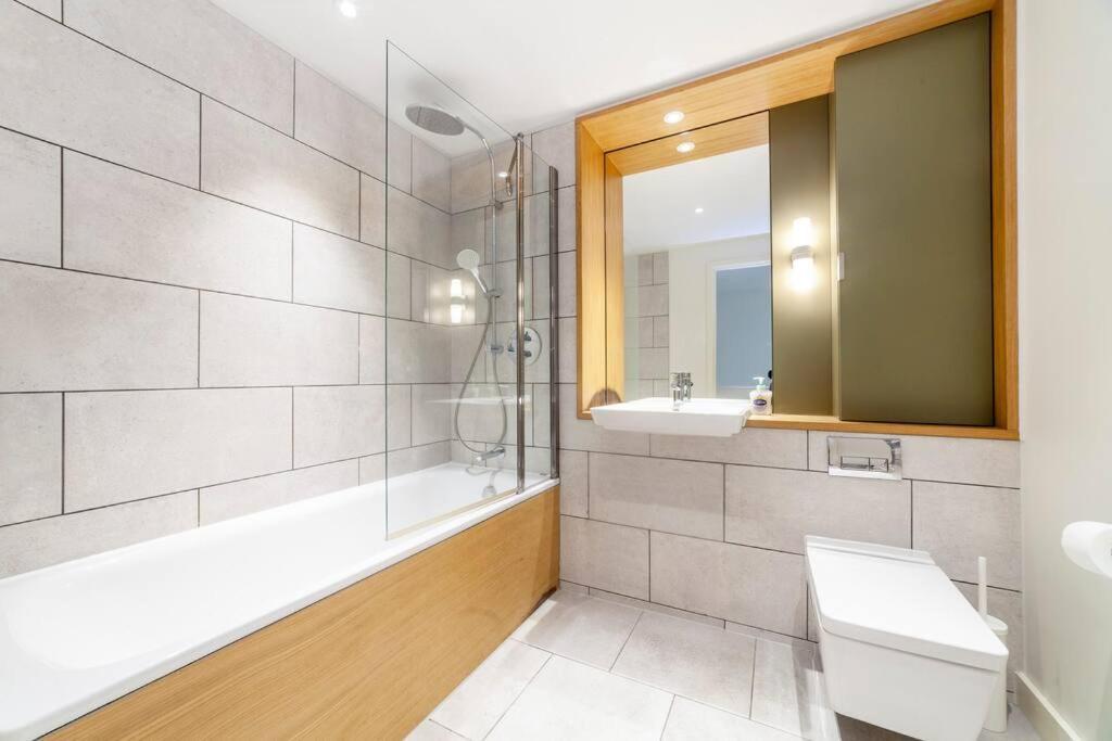 Apartament Stunning New 3 Bdr Duplex Wbalcony, East Londyn Zewnętrze zdjęcie