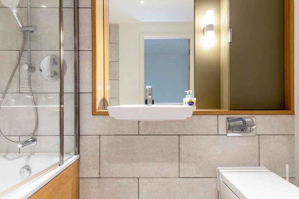 Apartament Stunning New 3 Bdr Duplex Wbalcony, East Londyn Zewnętrze zdjęcie